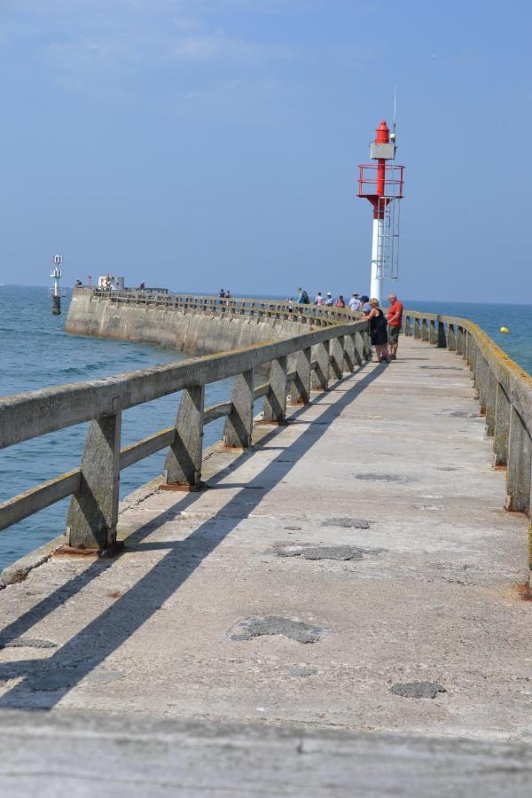 Gite "Au P'Tit Tourois" De Plain-Pied Tout Confort Avec Veranda Proche D'Omaha Beach Et De Bayeux Accueillant Les Animaux ภายนอก รูปภาพ